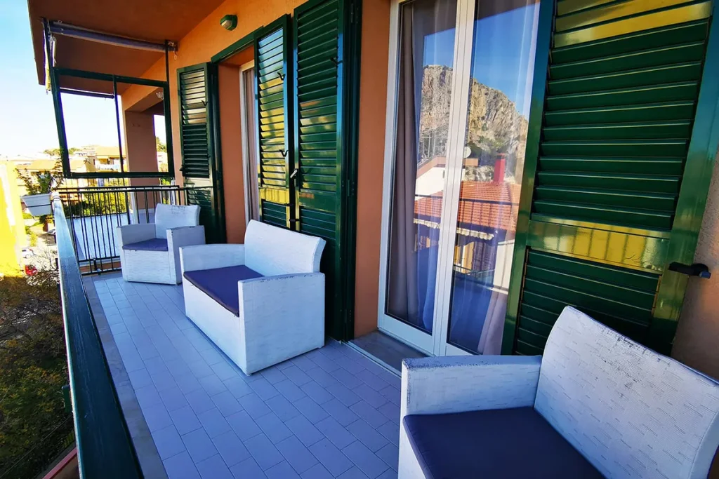 balcone camera maemi guest house cefalu