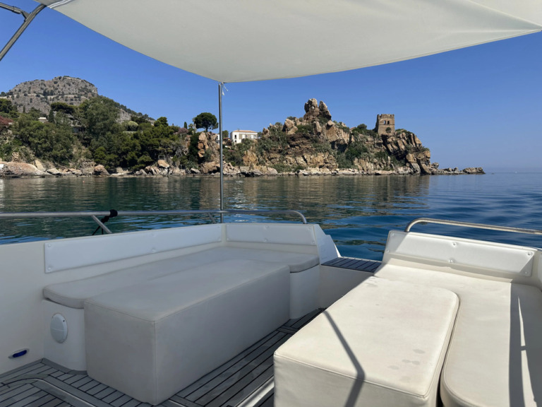 daily experience maemi on boat cefalu mirko 6