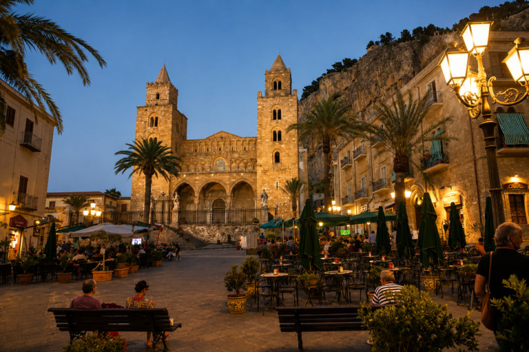 piazza duomo cefalu