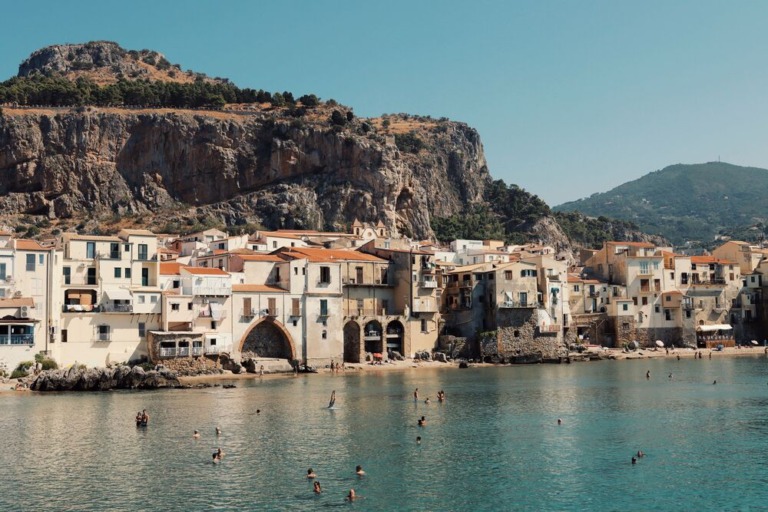 spiaggia agosto cefalu