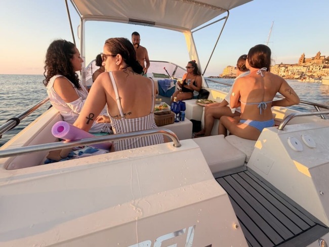 sunset experience maemi on boat 5
