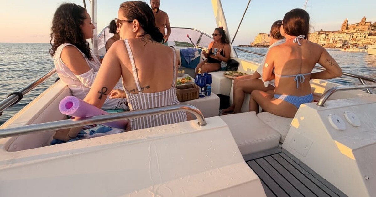 sunset experience maemi on boat 5